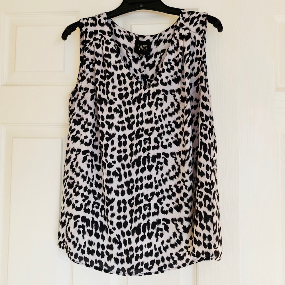 W5 sleeveless black and white animal print blouse